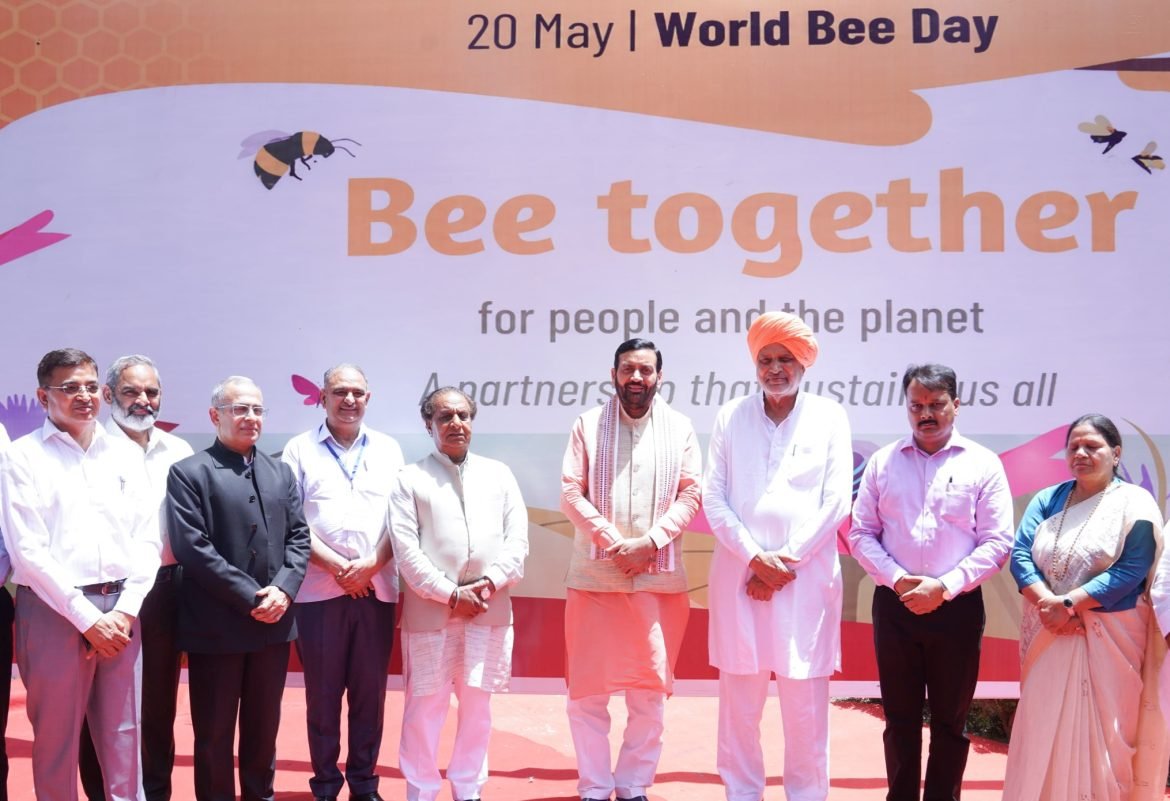 विश्व मधुमक्खी दिवस पर पंचकूला में कार्यक्रम आयोजित, मुख्यमंत्री नायब सिंह सैनी ने मधुमक्खी पालकों को दी ₹1.02 करोड़ प्रोत्साहन राशि