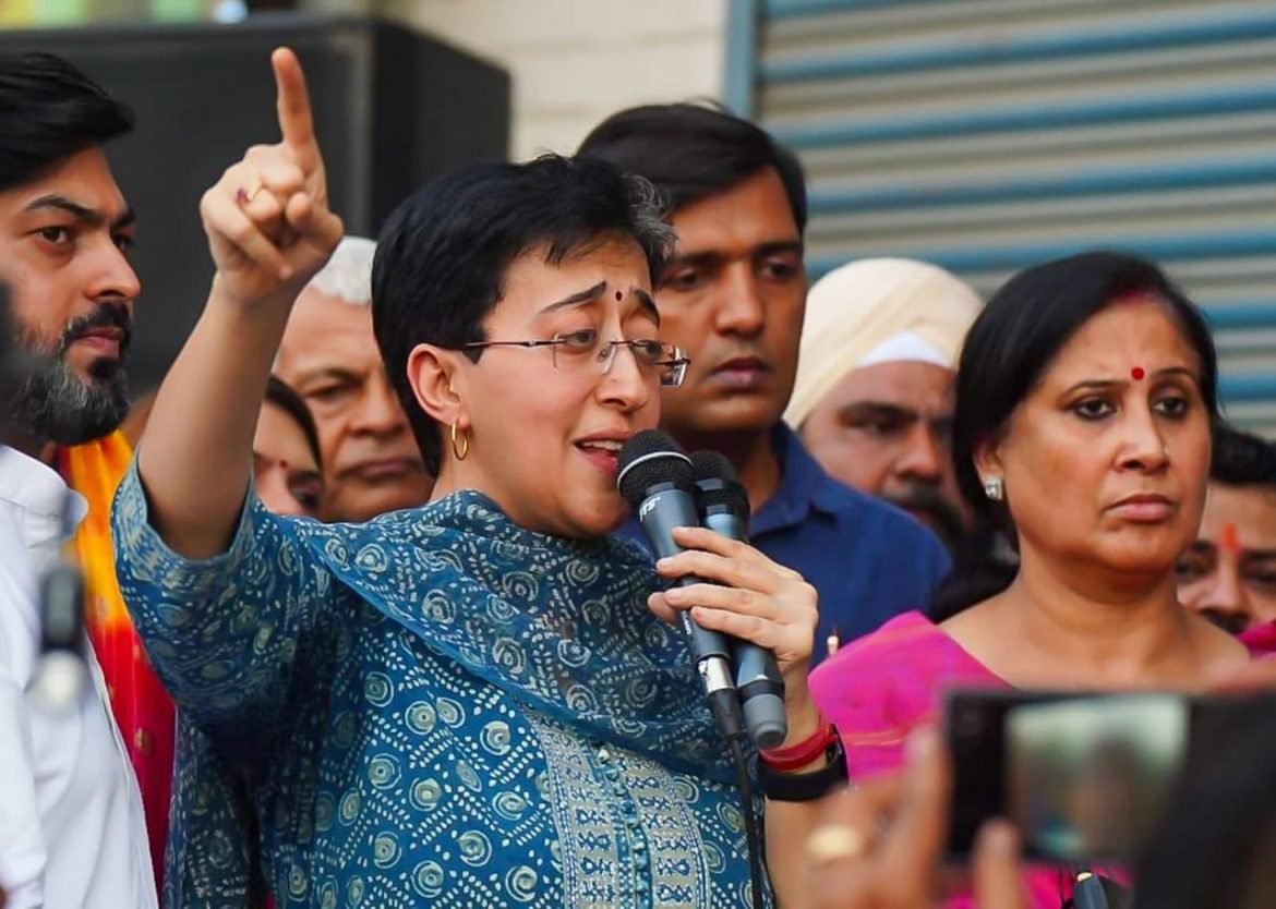 शालीमार बाग में तोड़फोड़ पर AAP की आतिशी ने उठाए सवाल, दशकों से रह रहे परिवारों पर कार्रवाई को बताया गलत