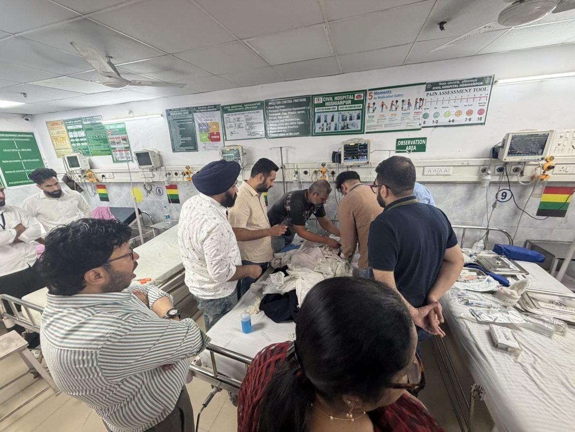 होशियारपुर: चक्क समाना कुल्लया में बोरवेल में गिरे 3 वर्षीय बच्चे का सुरक्षित रेस्क्यू, सिविल अस्पताल में इलाज जारी