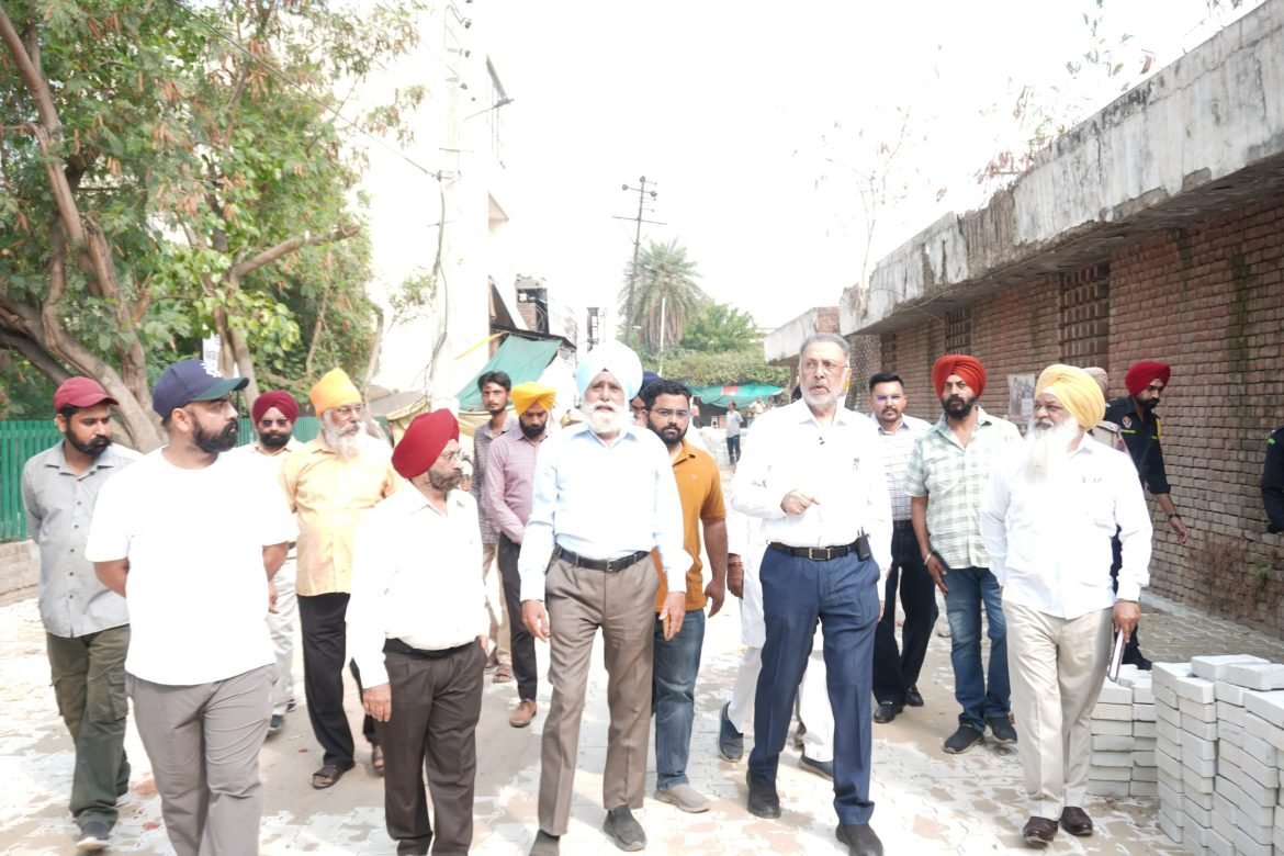AAP नेता बलबीर सिंह ने पटियाला ग्रामीण क्षेत्रों का किया दौरा, सड़क-सीवरेज समस्याओं का लिया जायजा