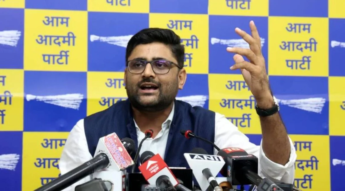 कोंध गांव पहुंचे गोपाल इटालिया, किसानों की समस्याएं सुनकर समाधान का भरोसा दिया