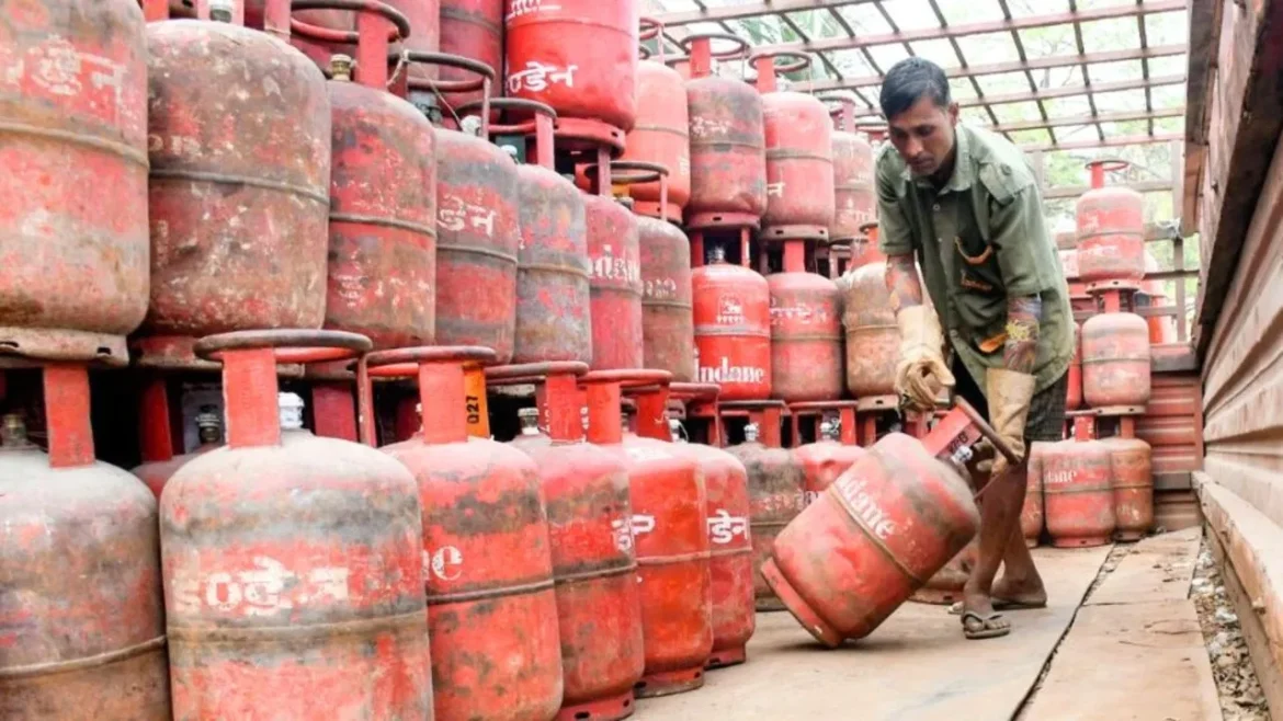 LPG Price Today: गैस सिलेंडर की कीमतों में आज कोई बदलाव नहीं, जानें आपके शहर में क्या है नया रेट