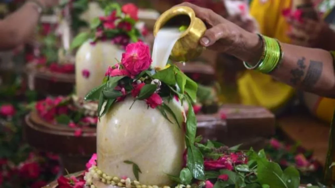 July Masik Shivratri 2026: मासिक शिवरात्रि पर भगवान शिव को चढ़ाएं ये 5 शुभ चीजें, धन-समृद्धि की है मान्यता