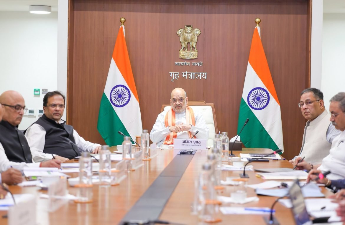 अमित शाह ने साइबर अपराध हेल्पलाइन 1930 को मजबूत करने के दिए निर्देश, राष्ट्रीय कॉल सेंटर स्थापित करने की तैयारी