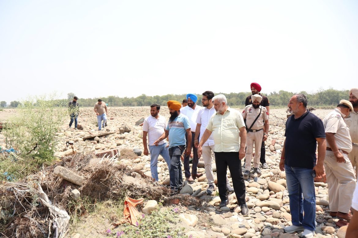 कैबिनेट मंत्री लाल चंद कटारूचक ने काथलौर ब्रिज के पास धूसी डैम स्थल का किया निरीक्षण, निर्माण कार्य में तेजी के संकेत