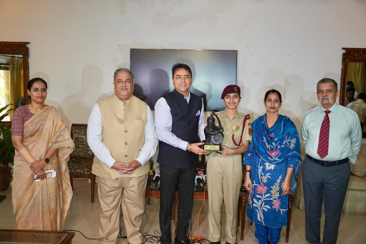 पंजाब की बेटियों का सम्मान: एयर फोर्स अकादमी और NDA में शानदार उपलब्धि पर अमन अरोड़ा ने किया सम्मानित