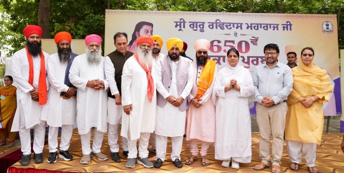मुख्यमंत्री भगवंत मान ने गुरु रविदास जी के 650वें जन्मोत्सव पर 50 प्रचार वैनों को दिखाई हरी झंडी