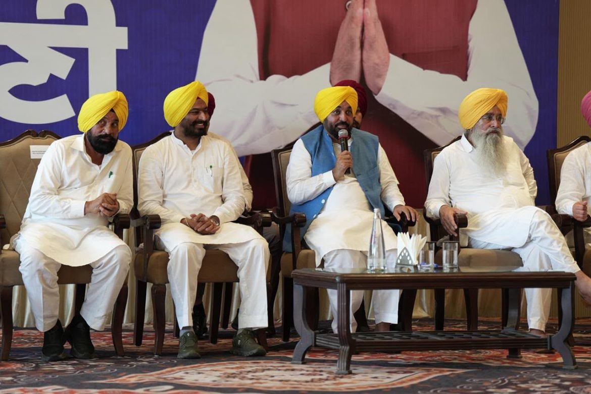 मुख्यमंत्री भगवंत सिंह मान की ओर से 15 अगस्त से सरपंचों के लिए 10,000 रुपए मासिक मानदेय का ऐलान