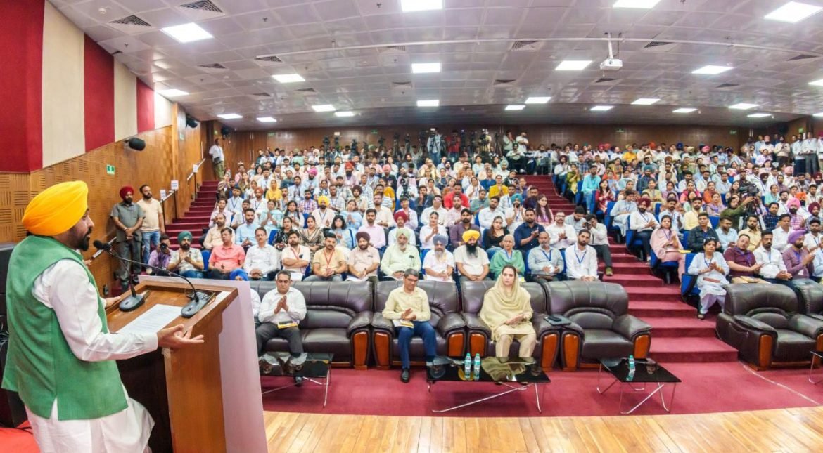 सीएम भगवंत मान सरकार ने 355 युवाओं को दिए नियुक्ति पत्र, पंजाब में पारदर्शी भर्ती अभियान जारी