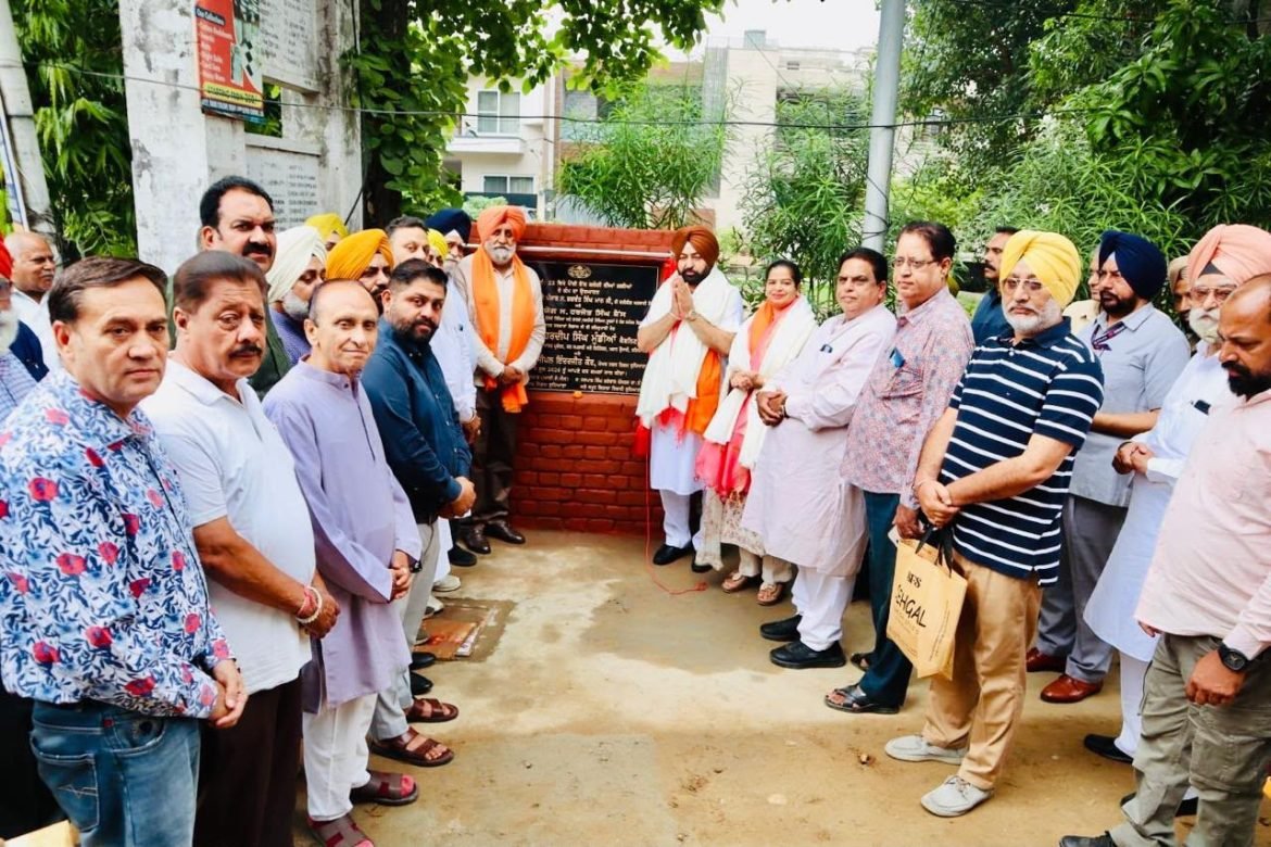 हरदीप सिंह मुंडियां ने लुधियाना के बैंक कॉलोनी (वार्ड नंबर 22) में गलियों के निर्माण कार्य का किया उद्घाटन