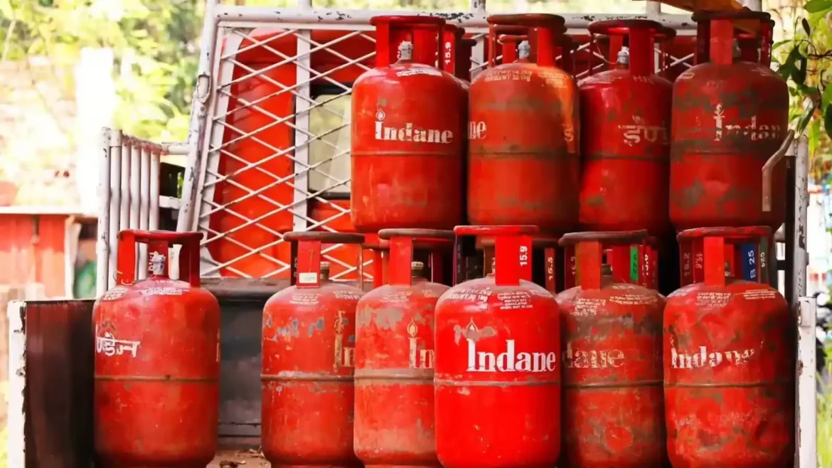 LPG Price Update: 1 अगस्त से बदल सकते हैं गैस सिलेंडर के दाम, जानें कीमतों पर क्या होगा असर