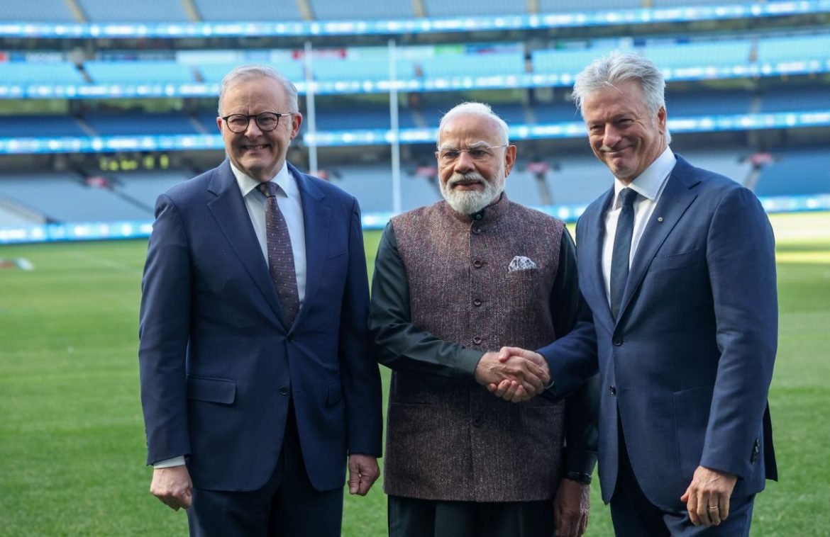 प्रधानमंत्री नरेंद्र मोदी ने मेलबर्न क्रिकेट ग्राउंड का किया दौरा, स्टीव वॉ के साथ युवाओं से मिले, भारत-ऑस्ट्रेलिया स्पोर्ट्स सहयोग का किया ऐलान