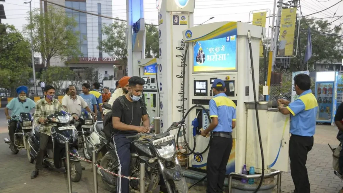 Petrol Diesel Price Today: आज कितने में मिल रहा है पेट्रोल-डीजल? देखें अपने शहर का ताजा रेट