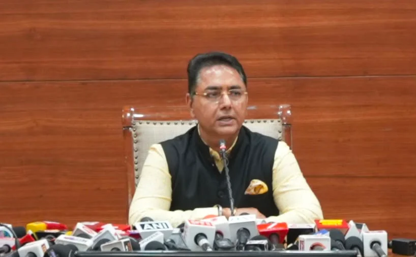 AAP पंजाब अध्यक्ष अमन अरोड़ा की अपील: नई वोटर लिस्ट में नाम दर्ज कराने के लिए SIR फॉर्म जरूर भरें