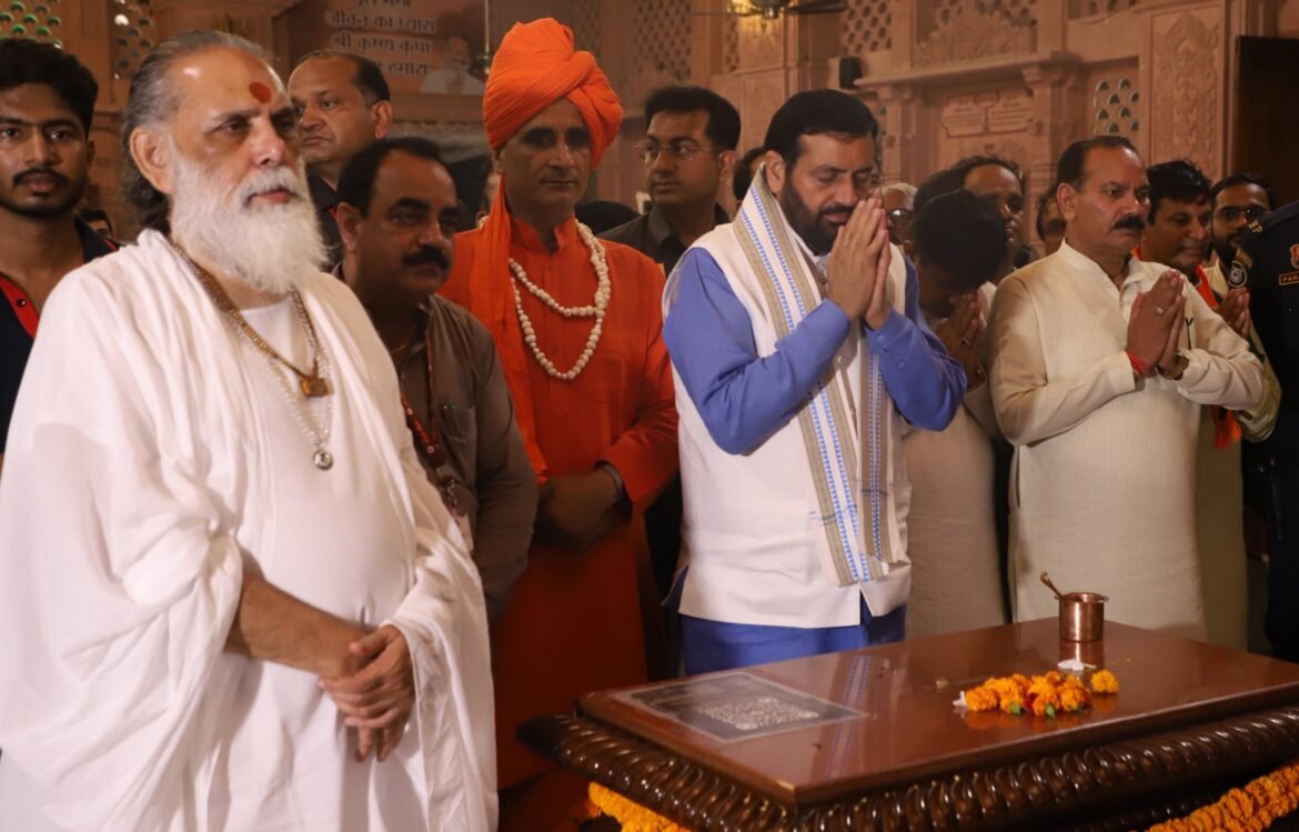 गुरु पूर्णिमा पर मुख्यमंत्री नायब सिंह सैनी ने गीता ज्ञान संस्थान में स्वामी ज्ञानानंद महाराज से की मुलाकात, लिया आशीर्वाद