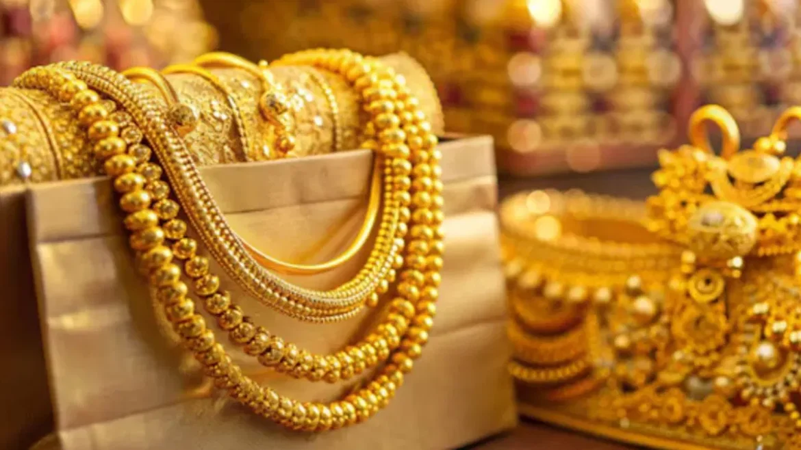 Gold Silver Price Today: सोना हुआ महंगा, जानें 22K और 18K गोल्ड के ताजा भाव, चांदी के रेट में बदलाव नहीं