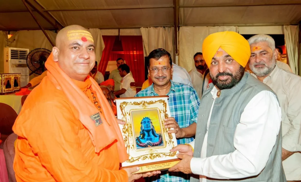 मांवां-धियां सत्कार योजना के तहत बड़ी संख्या में महिलाओं को 3,000 रुपये मिले; बाकी बची माताओं-बहनों को पहली अगस्त को मिलेंगे पैसे: अरविंद केजरीवाल