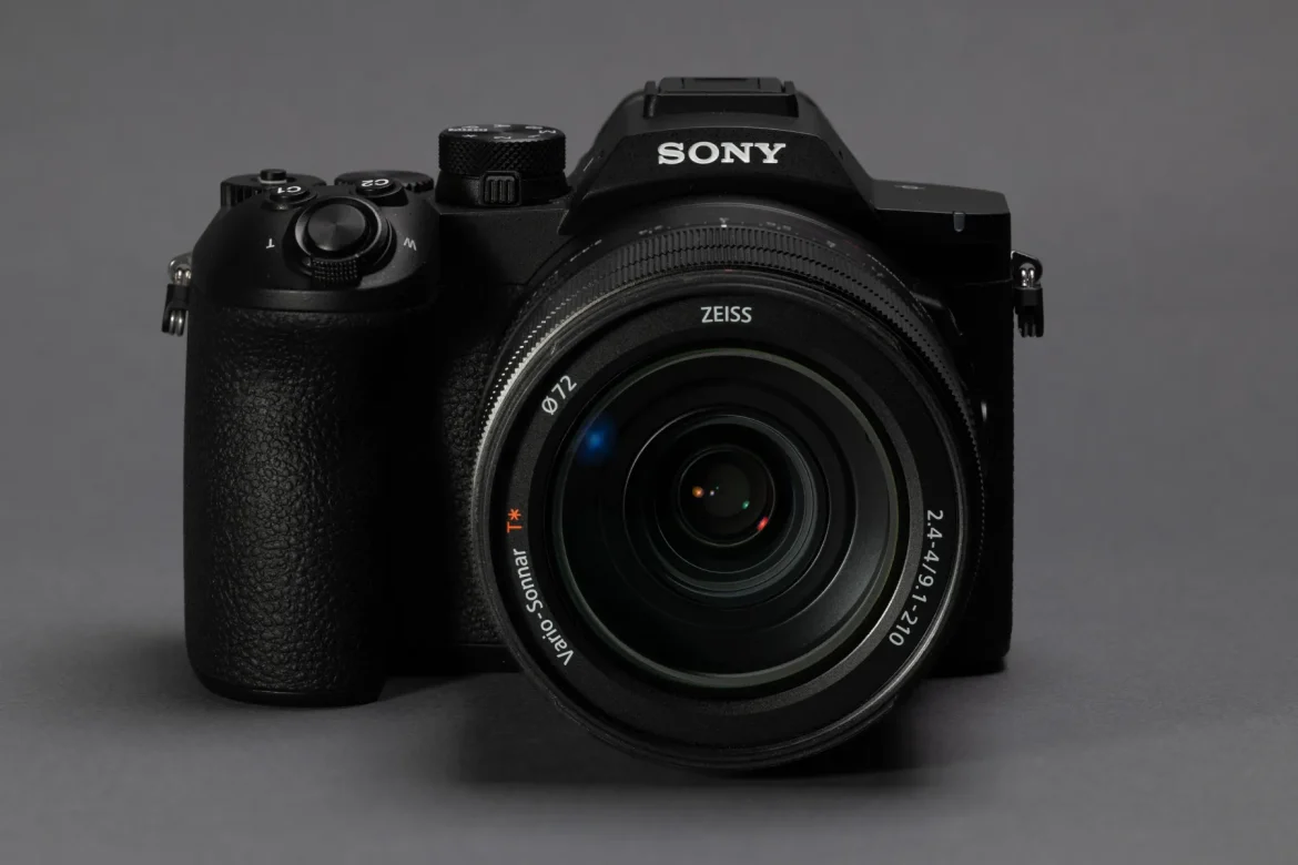 Sony RX10 V लॉन्च: 24-600mm जूम लेंस और 4K 120fps वीडियो के साथ आया नया सुपरजूम कैमरा