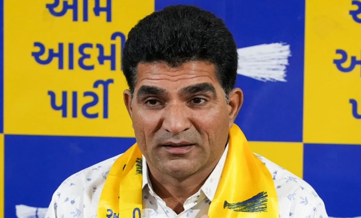 इसुदान गढ़वी: पेपर लीक के मुद्दे पर GenZ के सड़क पर उतरने के बावजूद एक बार फिर गुजरात में पेपर लीक हुआ