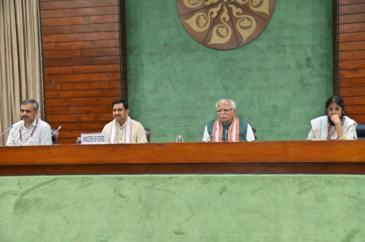 केंद्रीय मंत्री मनोहर लाल ने शहरी विकास बैठक की अध्यक्षता की, विकसित भारत 2047 के लिए आधुनिक शहरों पर जोर