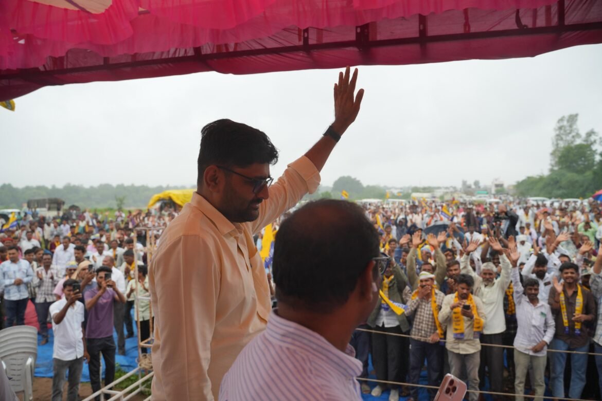 छोटा उदेपुर में विधायक चैतर वसावा के समर्थन में आम आदमी पार्टी की भव्य रैली और जनसभा आयोजित