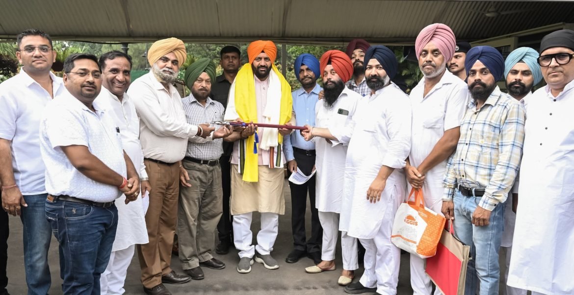 मुख्यमंत्री नायब सिंह सैनी ने चंडीगढ़ में लुधियाना से आए परिवारों से की मुलाकात, जनहित मुद्दों पर हुआ संवाद