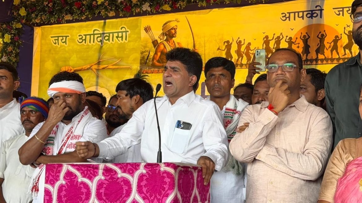 विधायक चैतर वसावा के समर्थन में डेडियापाड़ा में आयोजित "सामाजिक जनसमर्थन सभा" में लाखों लोगों का जनसैलाब उमड़ा