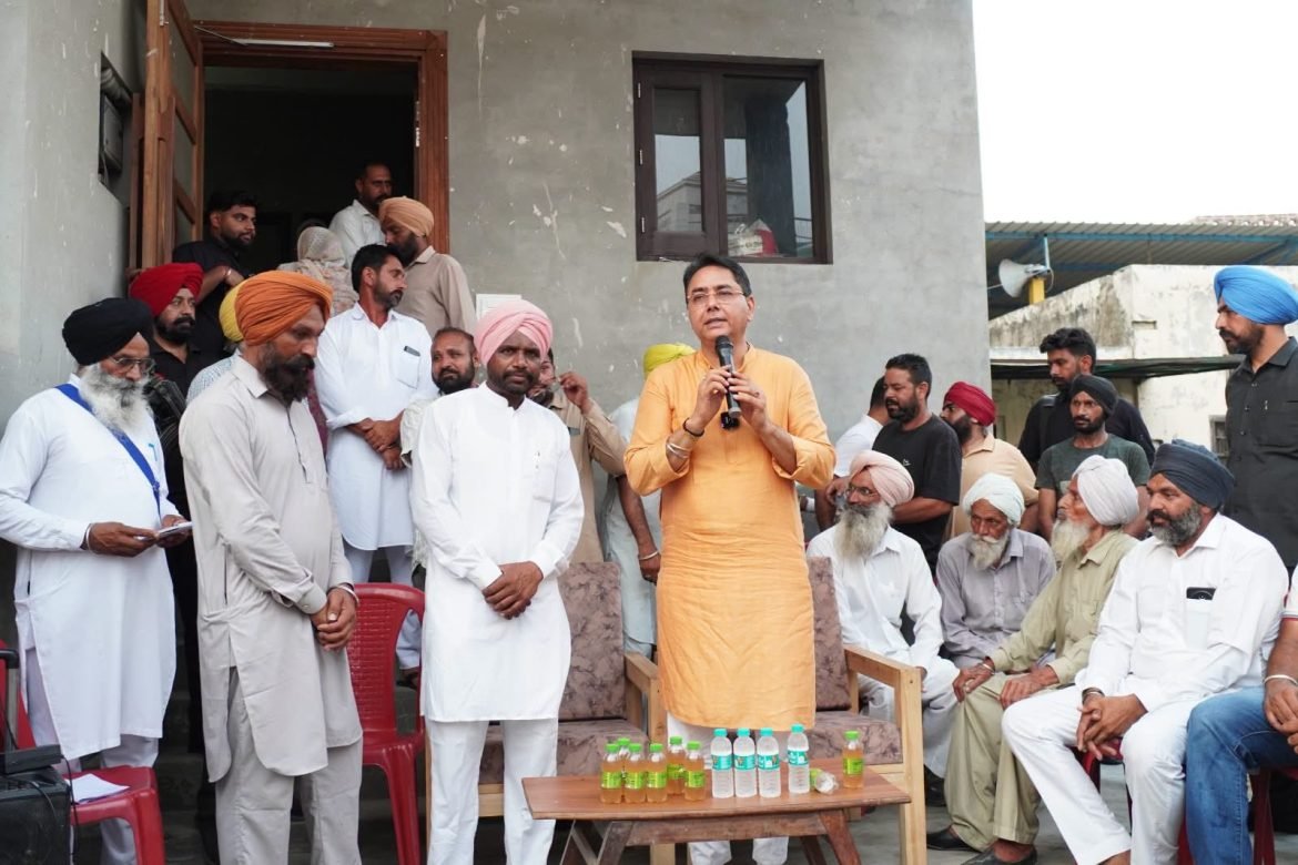 सुनाम-उधम सिंह वाला में AAP को मिला बड़ा समर्थन, अमन अरोड़ा की मौजूदगी में कई परिवारों ने ज्वाइन की आम आदमी पार्टी