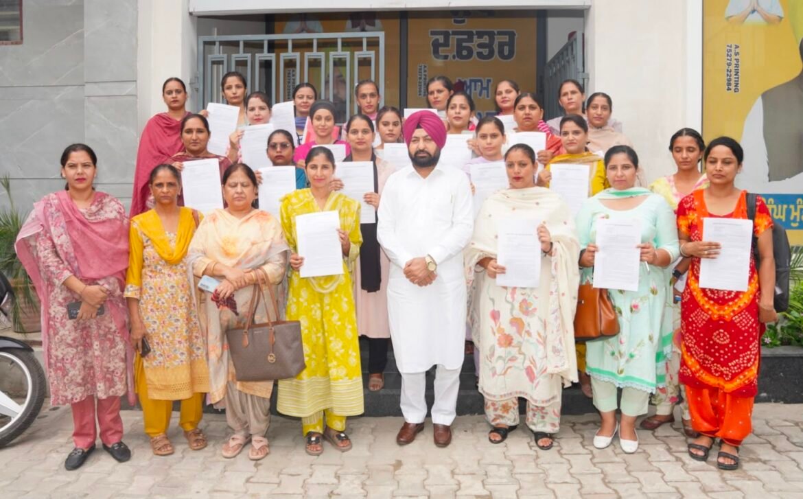 हरदीप सिंह मुंडियां ने लुधियाना में 24 आंगनवाड़ी वर्करों को सौंपे नियुक्ति पत्र, रोजगार के अवसर बढ़ाने पर सरकार का फोकस
