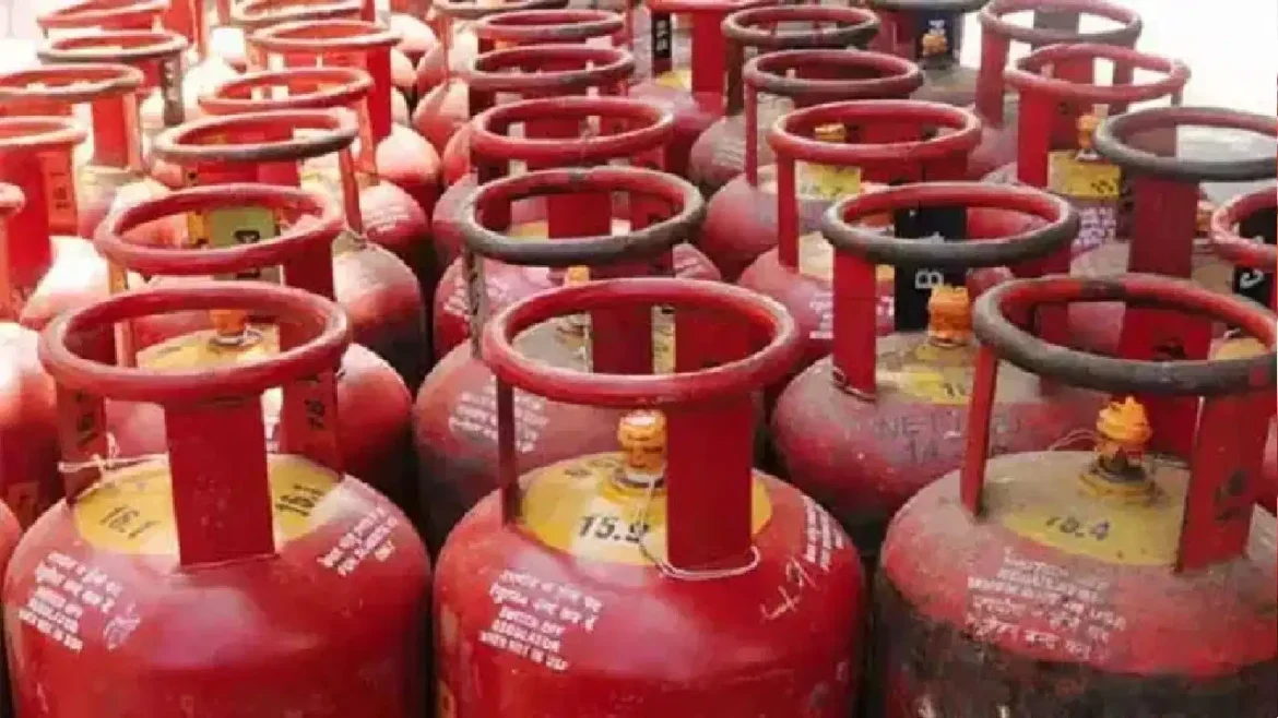 LPG Price Today, LPG Price Today 3 August 2026, Gas Cylinder Price Today, Domestic LPG Price, Commercial LPG Cylinder Price, 14.2 Kg Gas Cylinder Price, 19 Kg Commercial Gas Cylinder, LPG Gas Rate Update, LPG Cylinder Latest News, Gas Cylinder Rate, Oil Marketing Companies, LPG Price Cut, Gas Booking Price, Business News, एलपीजी गैस सिलेंडर रेट, गैस सिलेंडर कीमत, घरेलू गैस सिलेंडर, कमर्शियल एलपीजी सिलेंडर, 14 किलो गैस सिलेंडर, 19 किलो गैस सिलेंडर, एलपीजी रेट अपडेट, बिजनेस न्यूज, लेटेस्ट गैस सिलेंडर न्यूज.