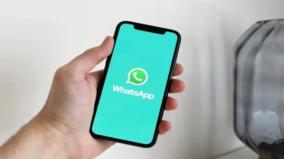 WhatsApp New Feature: iPhone यूजर्स के लिए आ रहा Animated Wallpaper, चैटिंग होगी और भी पर्सनलाइज