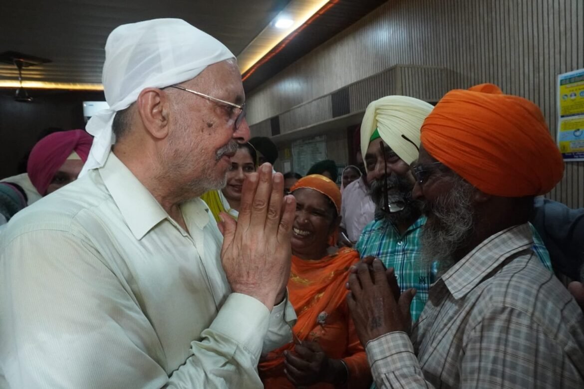 डॉ. बलबीर सिंह ने संत बाबा ईश्वर सिंह जी रारा साहिब वाले की जयंती पर अलोवाल पहुंचकर टेका माथा, संगत को दी शुभकामनाएं