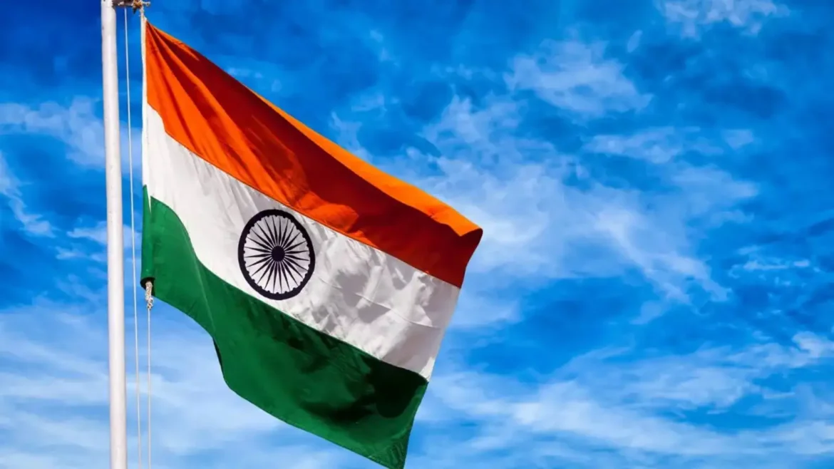 मंत्रिपरिषद के सदस्यों, संभागीय आयुक्तों एवं जिला कलक्टरों ने किया झण्डारोहण,