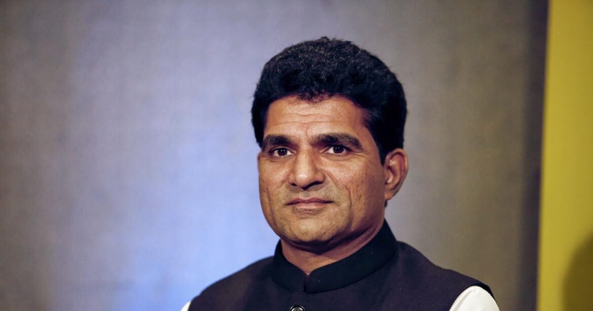 इसुदान गढ़वी: पेट्रोल की कीमत यथावत रखकर 20 प्रतिशत इथेनॉल मिलाकर जनता को लूटना बंद करें