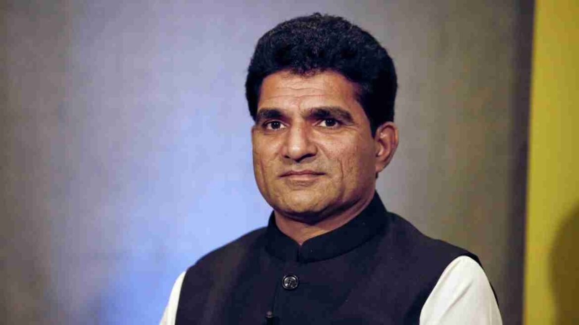 इसुदान गढ़वी: किसानों की दयनीय स्थिति और बीज विफल होने के कारण उनका सभी सरकारी और बैंक कर्ज माफ करने की अपील