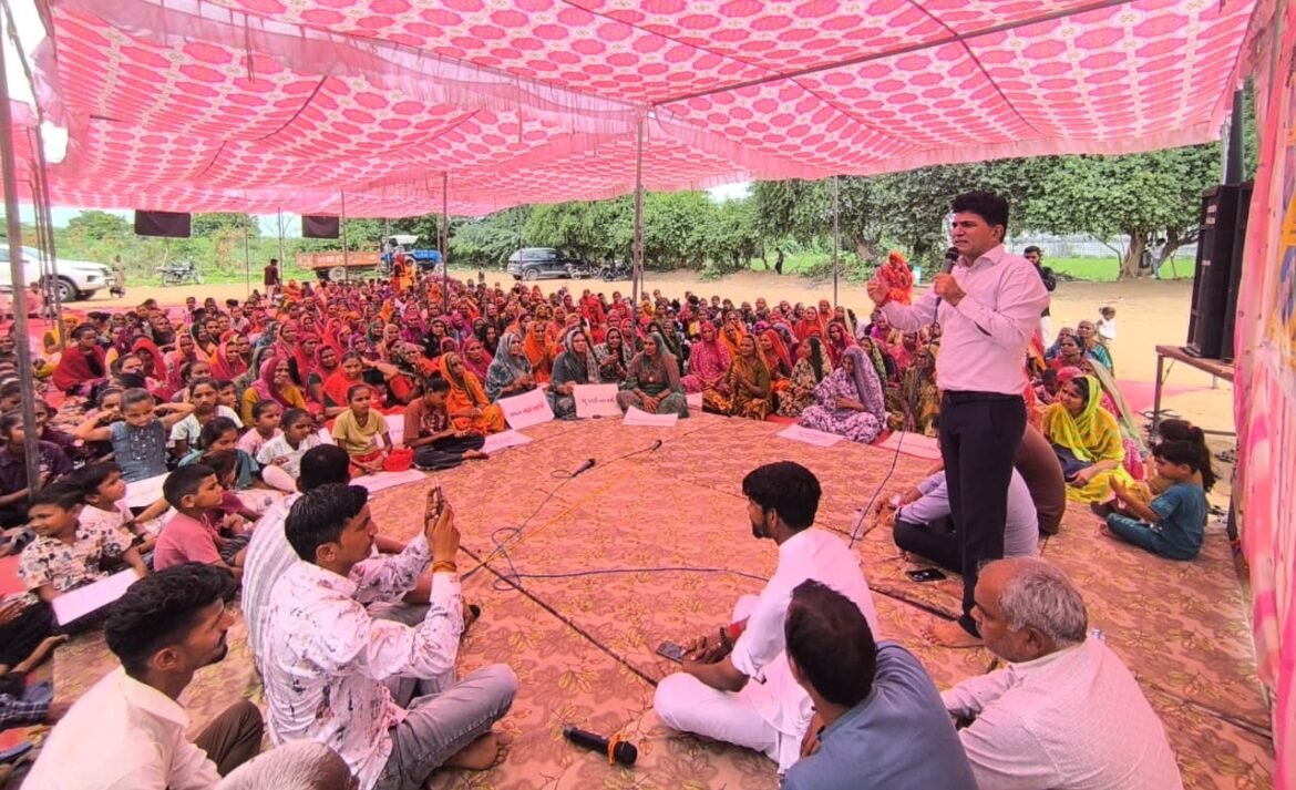 इसुदान गढ़वी: किसानों को बीज, खाद और बिजली देने तथा बेटियों को उच्च शिक्षा देने की योजना बनाने के बजाय सरकार जनता की समस्याओं के प्रति उदासीन