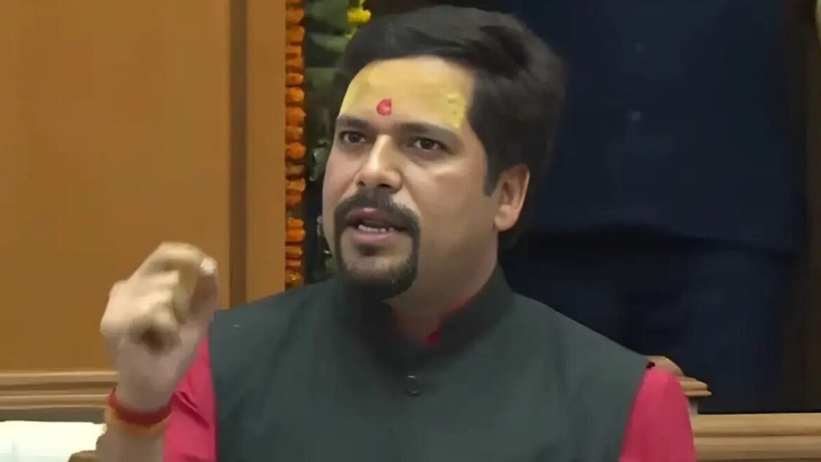 दिल्ली विधानसभा में हंगामा: संजीव झा का सरकार पर हमला, बोले- विपक्ष की आवाज दबाने की कोशिश