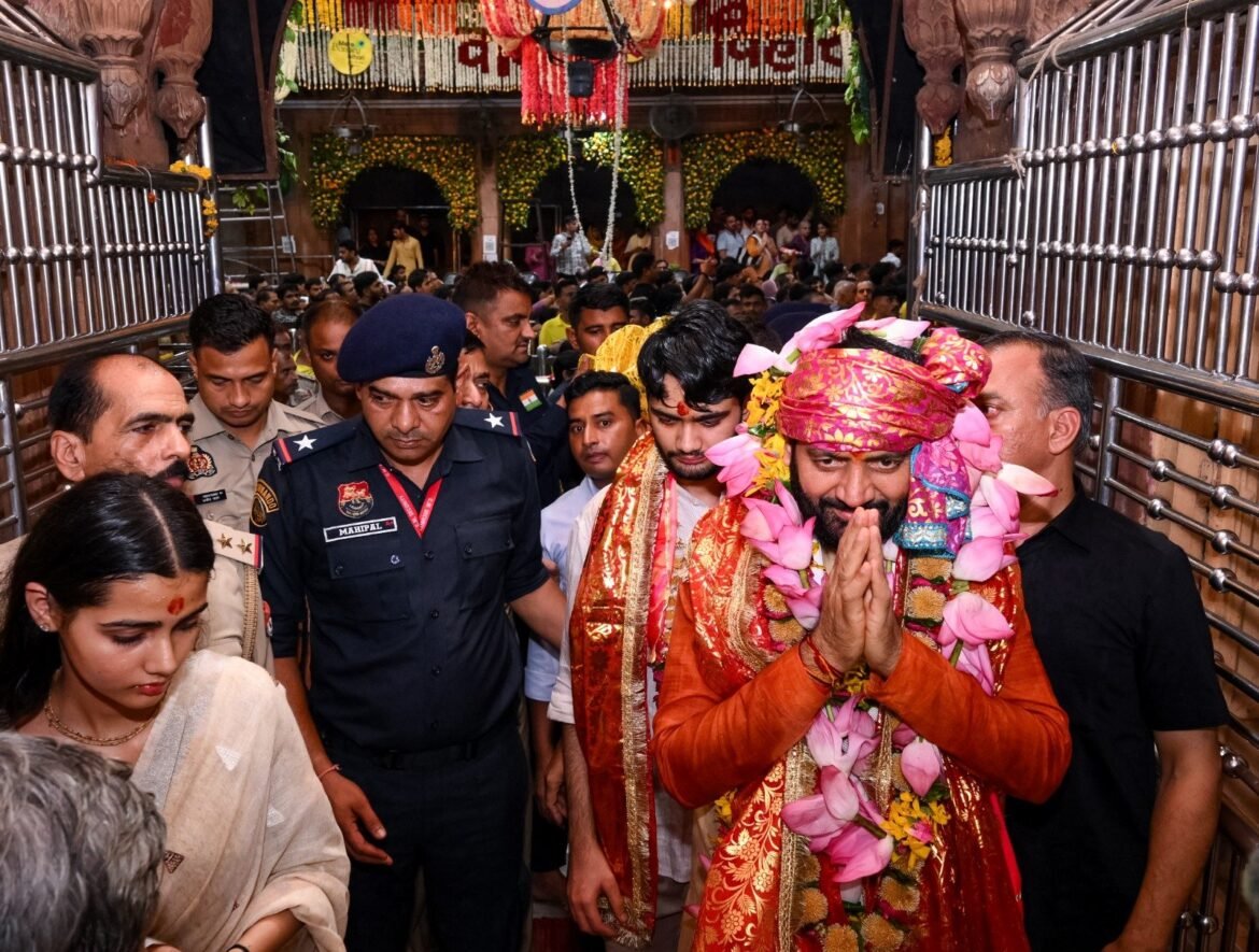 मुख्यमंत्री नायब सिंह सैनी ने वृंदावन में श्री बांके बिहारी लाल के किए दर्शन, प्रदेशवासियों की सुख-समृद्धि की कामना