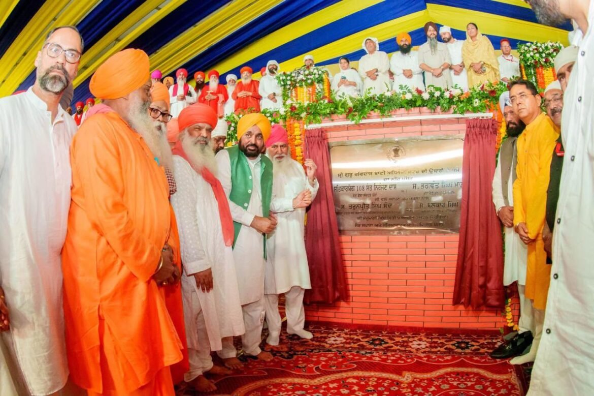 मुख्यमंत्री भगवंत मान ने डेरा सचखंड बल्लां में गुरु रविदास बाणी अध्ययन केंद्र की रखी नींव