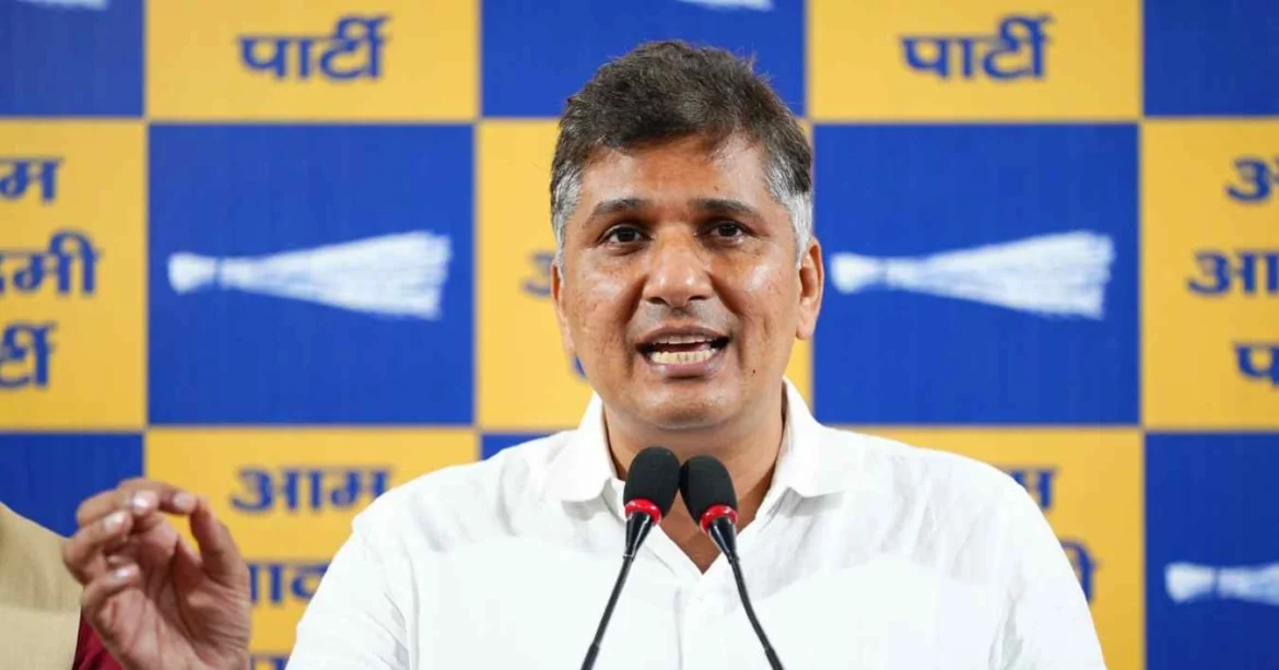 मुफ्त साइकिल योजना पर AAP का हमला, सौरभ भारद्वाज ने खरीद प्रक्रिया पर उठाए सवाल