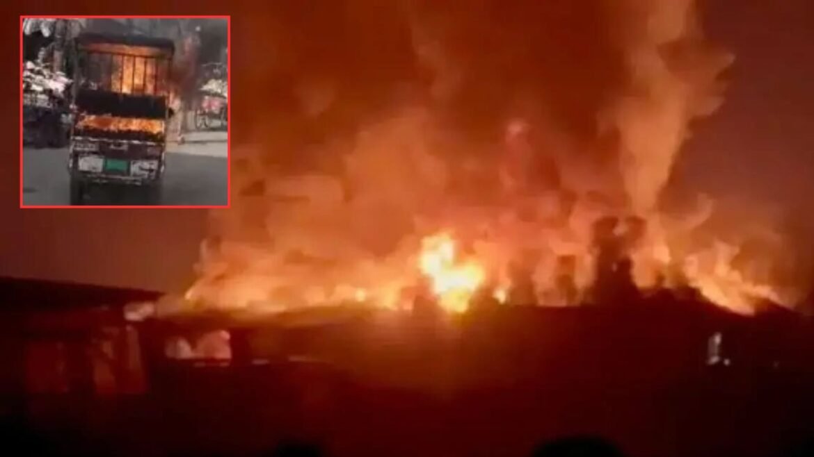 रघुबीर नगर के गोदाम में भीषण आग, दो लोगों की मौत