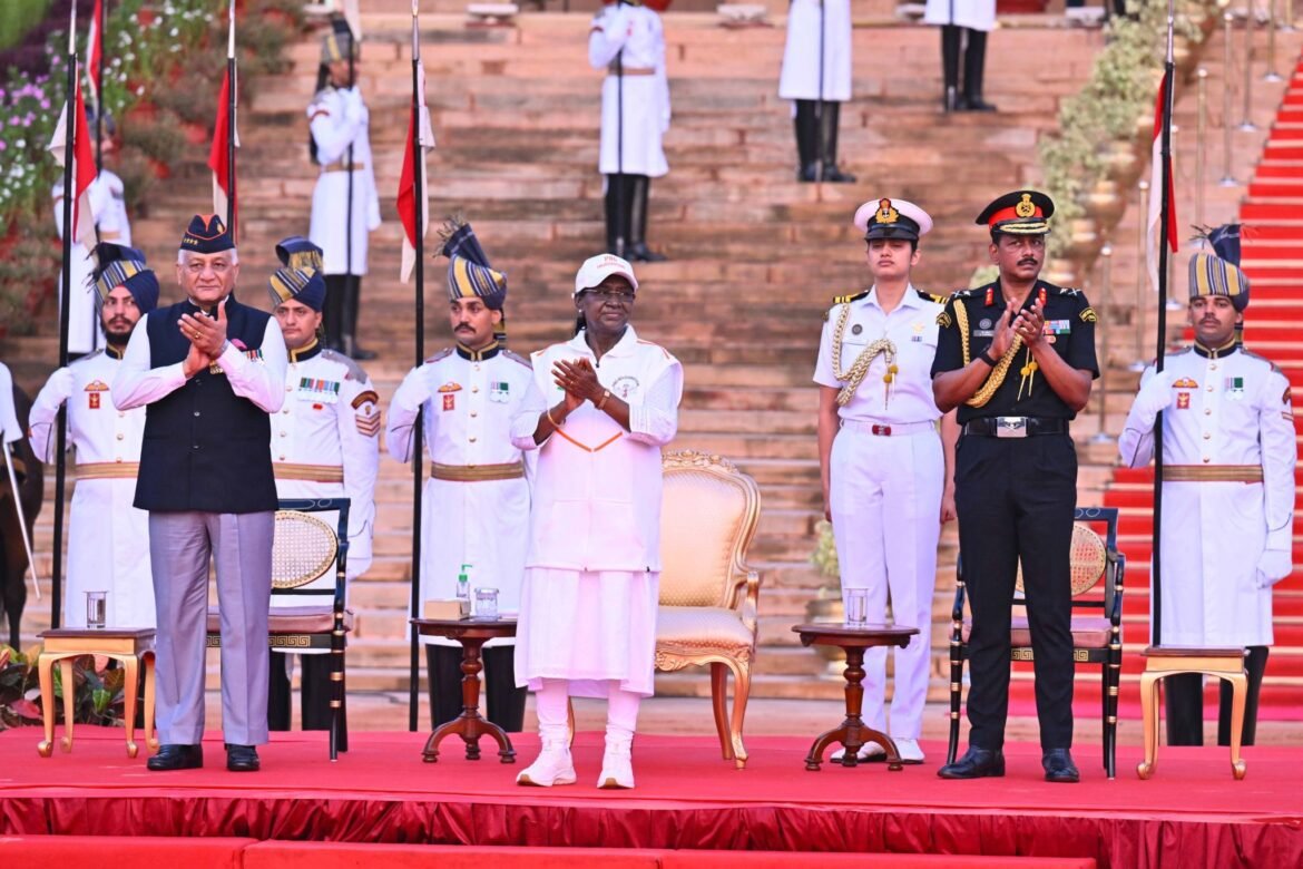 राष्ट्रपति द्रौपदी मुर्मू ने पहले राष्ट्रपति अंगरक्षक सोल्जरथॉन को दिखाई हरी झंडी, 8 हजार से अधिक लोगों ने लिया हिस्सा