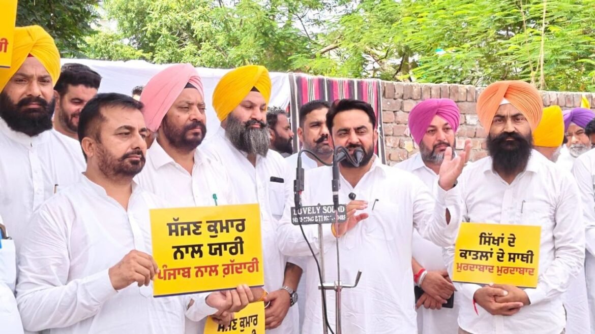 1984 के सिख विरोधी दंगों के दोषी सज्जन कुमार को श्रद्धांजलि देने वाले भाजपा नेताओं के खिलाफ आम आदमी पार्टी ने पूरे पंजाब में किया विरोध प्रदर्शन