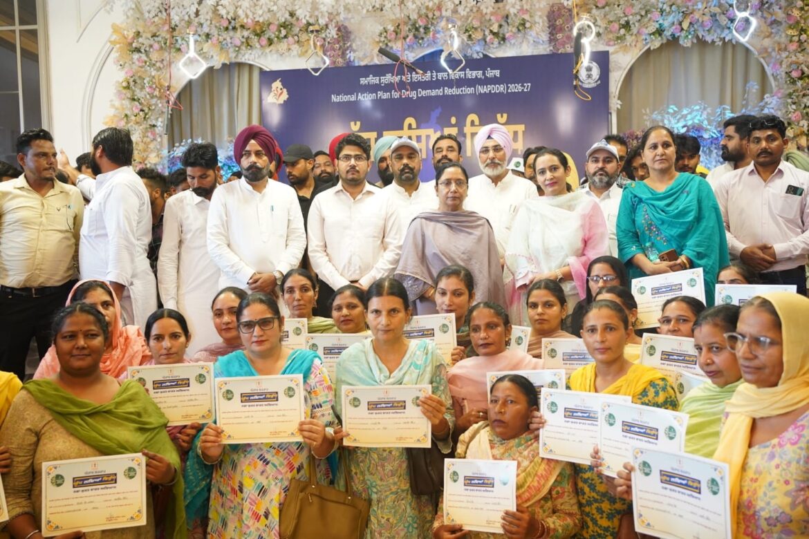 आँगनवाड़ी कार्यकर्ता 'नशा मुक्ति मित्र' के रूप में पंजाब के 'युद्ध नशेआं विरुद्ध' अभियान से जुड़ीं