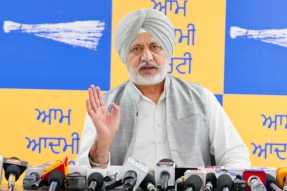 बलतेज पन्नू: एसजीपीसी को मामला ठंडा करने की कोशिश करने की बजाय सिख संगत को जवाब देना चाहिए