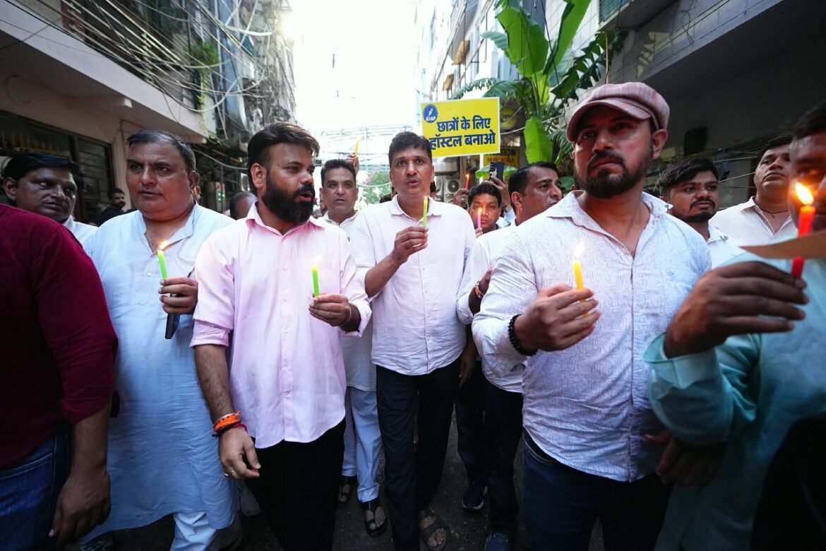 आम आदमी पार्टी की छात्र शाखा (ASP) ने सत्य निकेतन त्रासदी में मारे गए विद्यार्थियों की आत्माओं की शांति के लिए मोमबत्ती मार्च निकाला।
