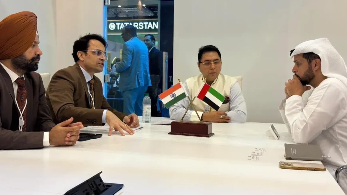 दुबई शिखर सम्मेलन में अमन अरोड़ा ने यूएई के निवेशकों को आकर्षित किया; उनका वादा था कि सरल मंजूरी, मजबूत बुनियादी ढांचा और पूरा समर्थन मिलेगा।