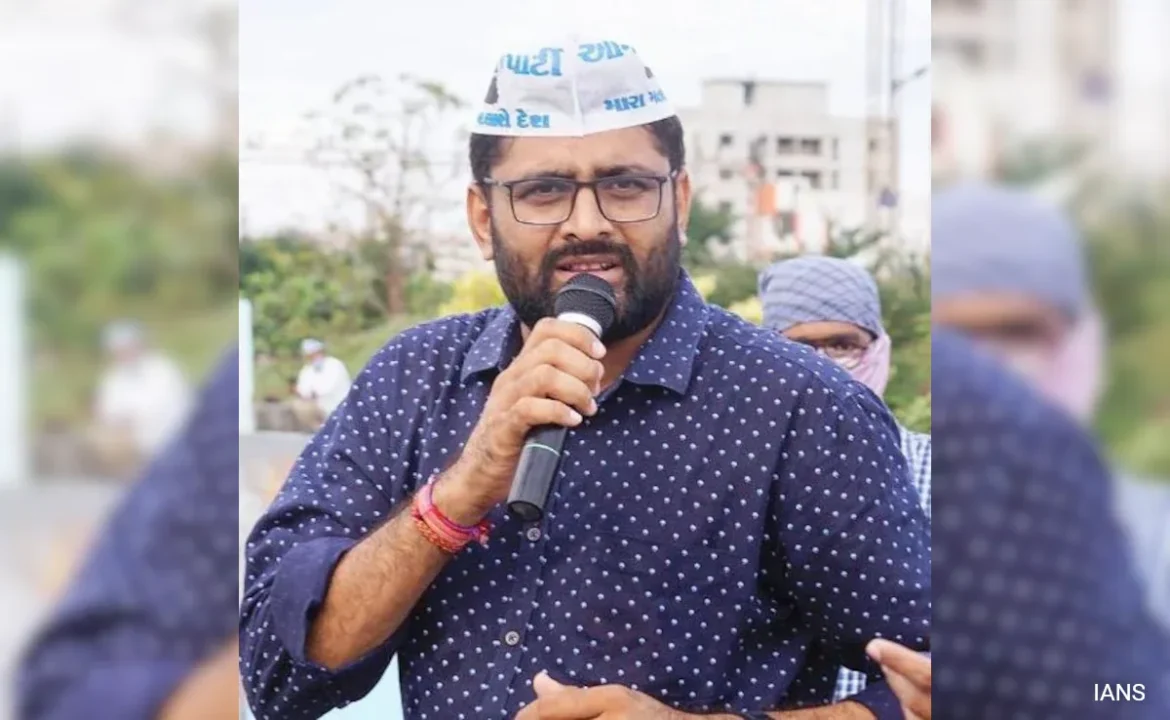 विसावदर में कांग्रेस को बड़ा झटका, पूर्व तालुका पंचायत सदस्य प्रभुदासभाई सतासिया AAP में शामिल हुए