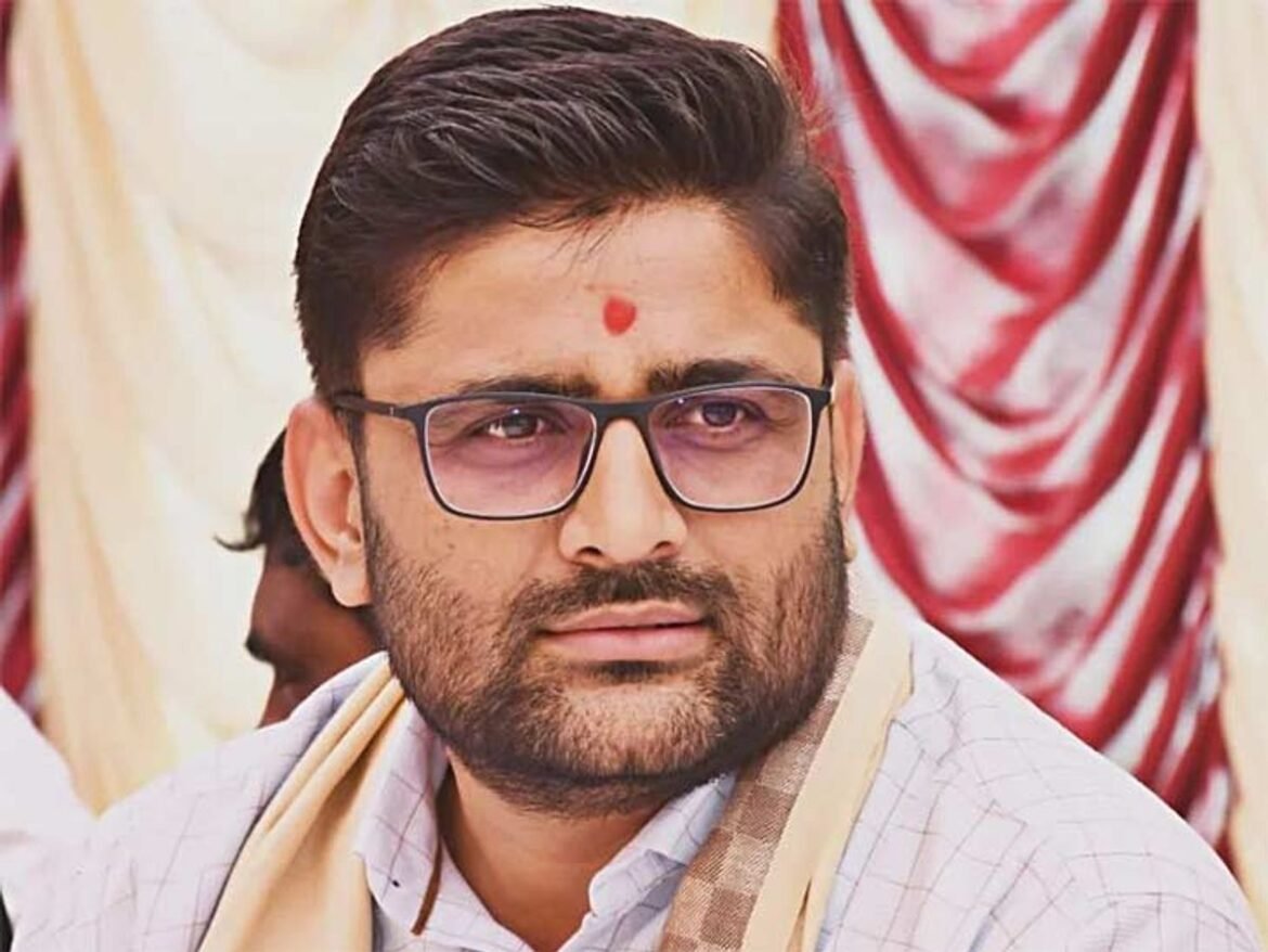 आप विधायक गोपाल इटालिया की उपस्थिति में जूनागढ़ जिला शिकायत समिति की बैठक में उपस्थित हुए