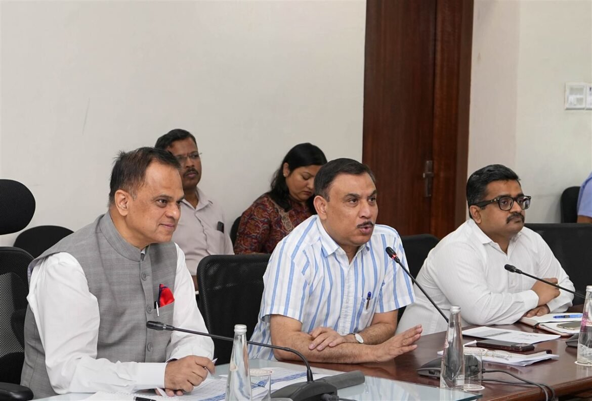 मुख्य सचिव ने एमओयू के क्रियान्वयन में तेजी लाने और लंबित प्रकरणों के समयबद्ध निस्तारण के दिए निर्देश